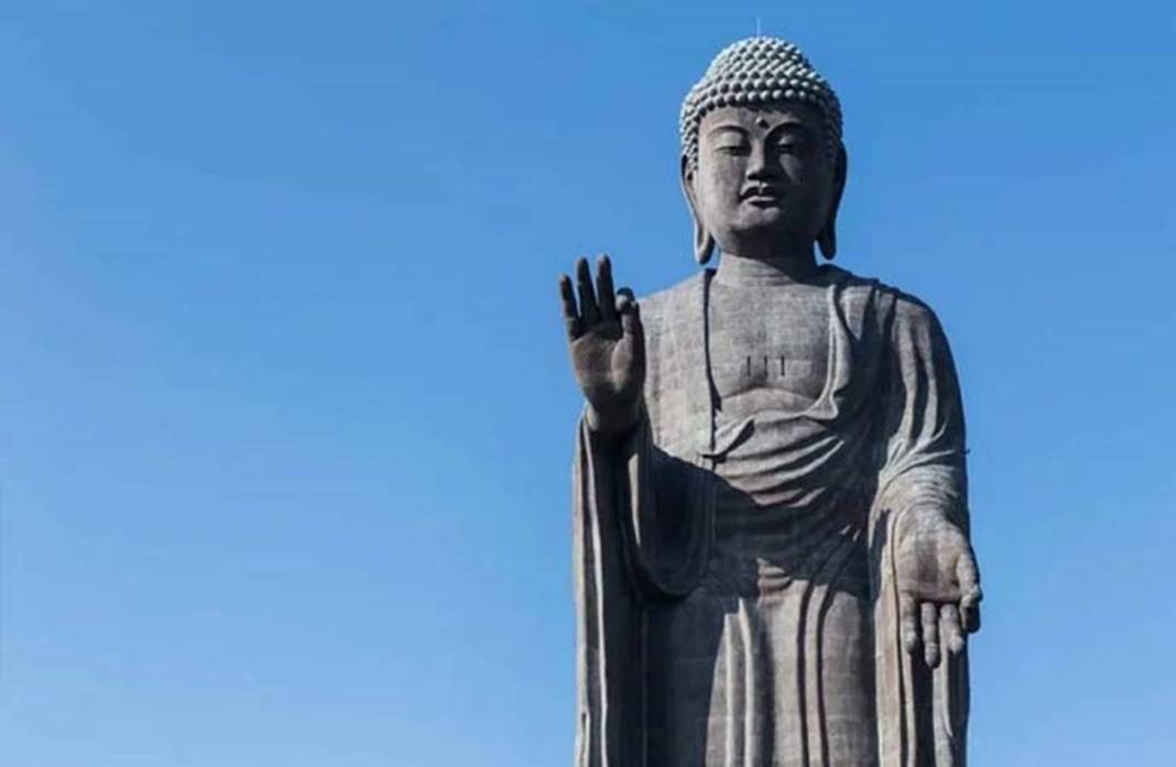 Bu devasa heykellere bakanların başı dönüyor! Uzunlukları 200 metreye yaklaşıyor 6